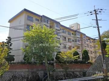 鶴甲コーポ12号館の外観(北東側から)