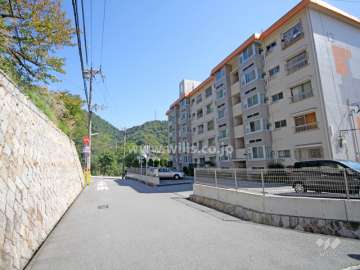 敷地北側の前面道路