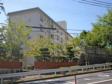 鶴甲コーポ14号館の外観(北東側から)