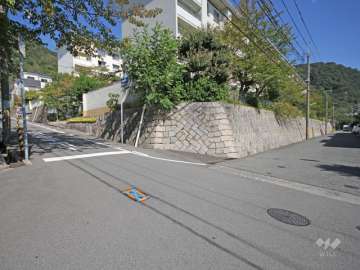マンション南西側の四差路