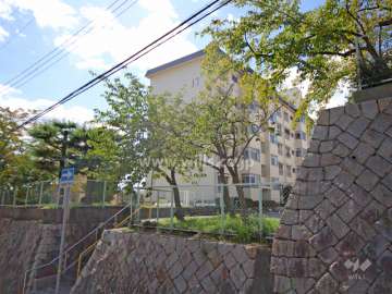 鶴甲コーポ17号館の外観(北東側から)