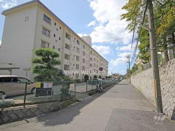 鶴甲コーポ21号館の遠景