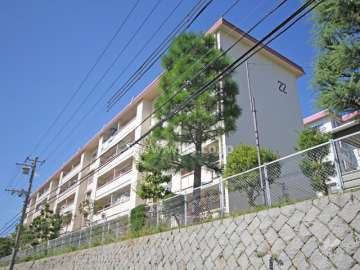 鶴甲コーポ22号館の外観(南東側から)