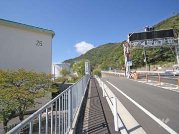 敷地北東側の前面道路
