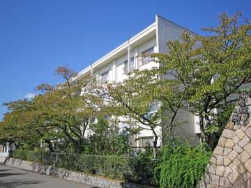 鶴甲コーポ28号館の外観(南東側から)