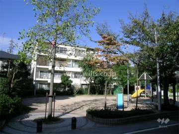 敷地の南側には公園があります