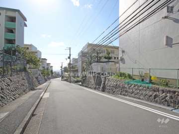 敷地東側の前面道路