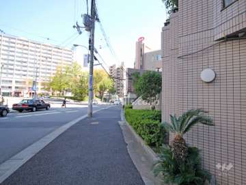 敷地北東側の前面道路