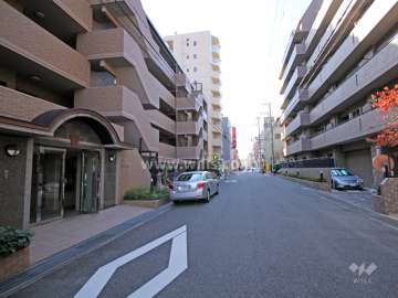 敷地北側の前面道路