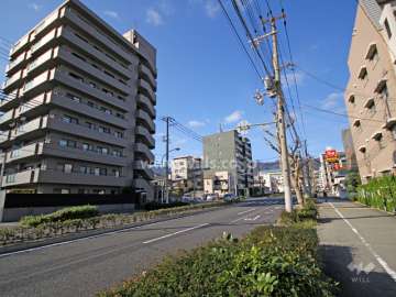 敷地東側の前面道路