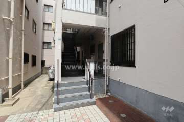 楠ヶ丘マンション（B棟）の入り口