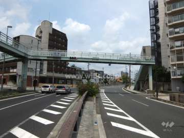 敷地北西には国道2号線が走っています。