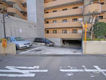 駐車場出入り口