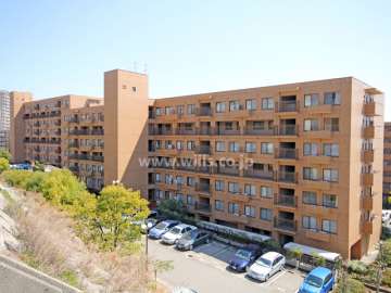 六甲グランドヒルズ1号館の外観(西側から)