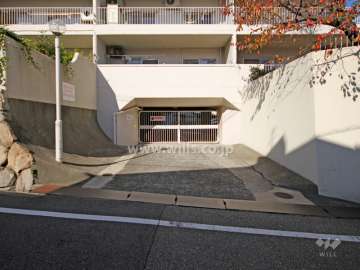 駐車場出入り口（ゲート付き）