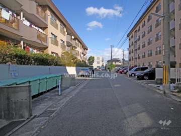 敷地南側の前面道路