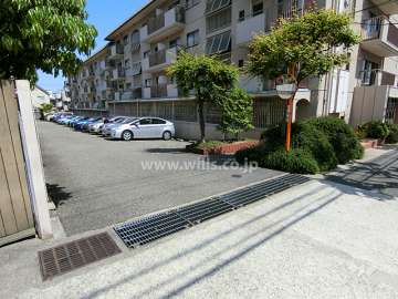駐車場出入り口