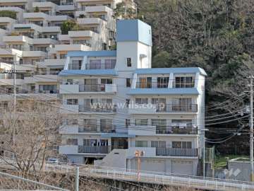 六甲ロイヤルの遠景(西側の六甲川対岸から)