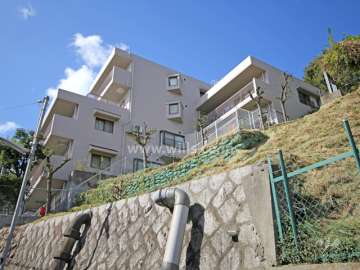 六甲一王山アーバンライフの外観(南東側から)