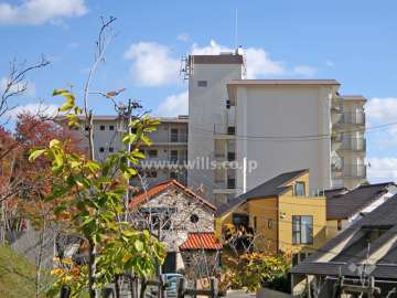 六甲篠原マンションの外観(西側から)