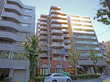 六甲道ロイヤルマンションの外観(南西側から)