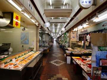 畑原市場の様子