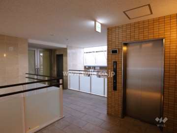 エントランスにはエレベーターでもアクセス出来ます。