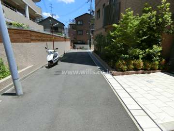 敷地北側の前面道路