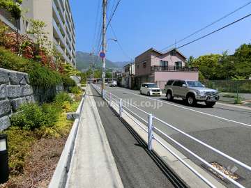 敷地東側の前面道路