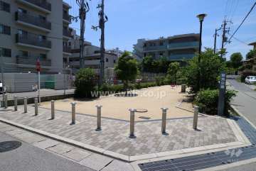 敷地に隣接する「郷免公園」