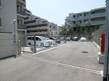 駐車場出入り口