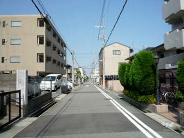 敷地北側の前面道路