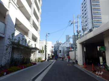 敷地東側の前面道路
