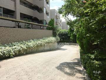 地下駐車場へのアプローチ