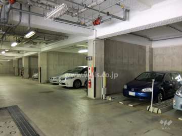 敷地内駐車場（屋内機械式と屋内平面式）