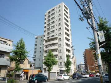 グラン・ブルー神戸本山の外観（北西側から）