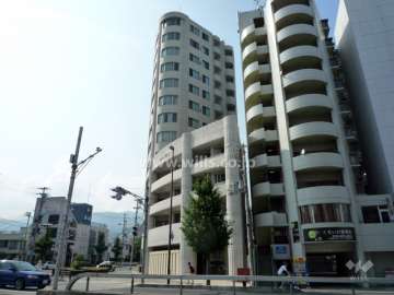 グラン・ブルー神戸本山の外観（南側から）