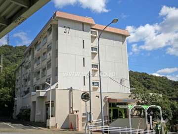 鶴甲コーポ37号館(北西側から)