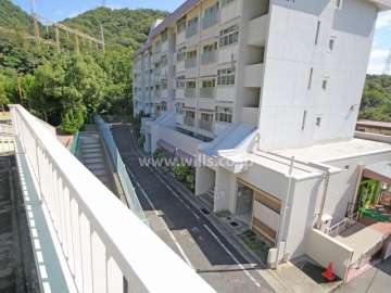 周囲はたいへん緑豊かです。