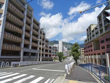 敷地東側の前面道路