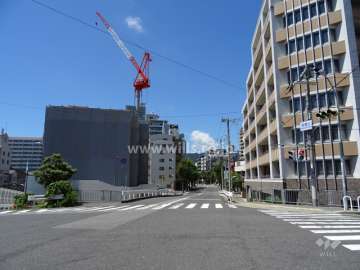 敷地南側の前面道路