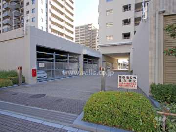 駐車場出入り口
