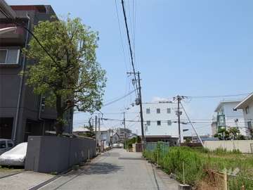 周辺は住宅の他、工場や倉庫が立ち並んでいます。