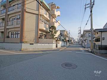 敷地南側の前面道路