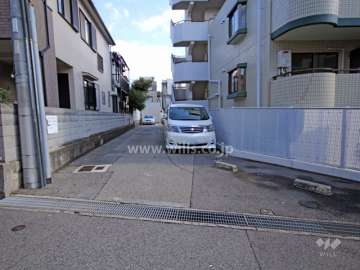 駐車場出入り口