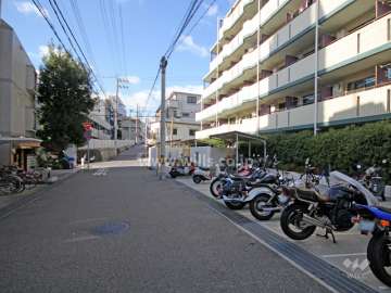 敷地南側の前面道路