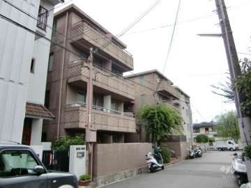 ネオダイキョー北昭和町の外観（１号棟を東側から）