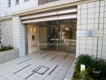 エントランスはオートロック付きです。