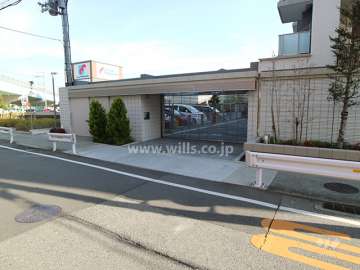 駐車場出入り口（リングシャッター付き）