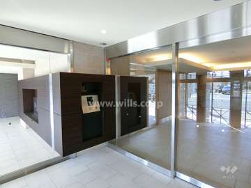 エントランスはオートロック付きです。